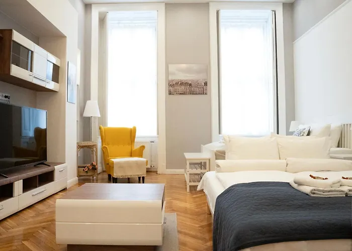 Joy Apartments On Kiraly Street